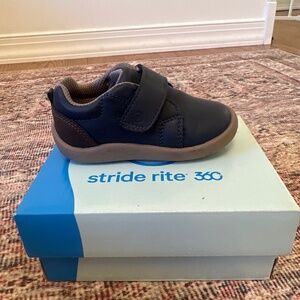 Stride Rite 360 Tristan navy shoe